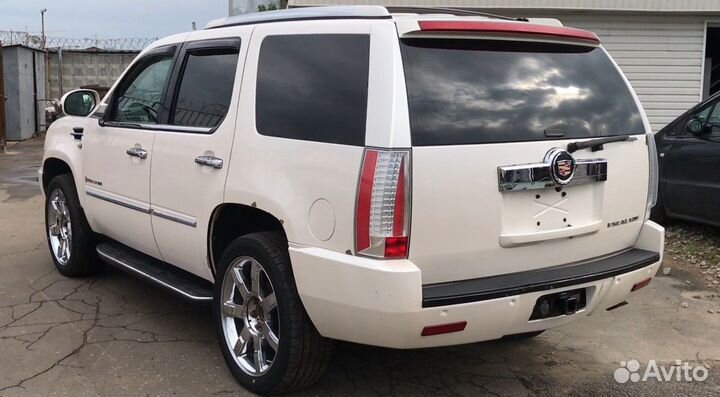 В разборе Cadillac Escalade III GMT900 (2007-2014)