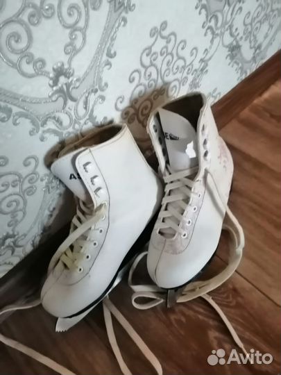 Коньки фигурные детские