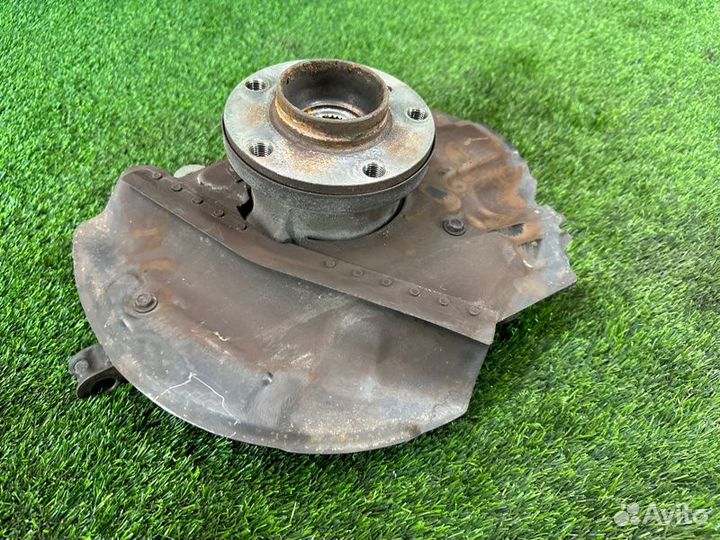 Кулак поворотный передний левый Bmw X5 E53 M54B30