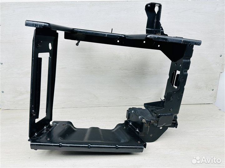 Кронштейн подножки левый Renault T-Series