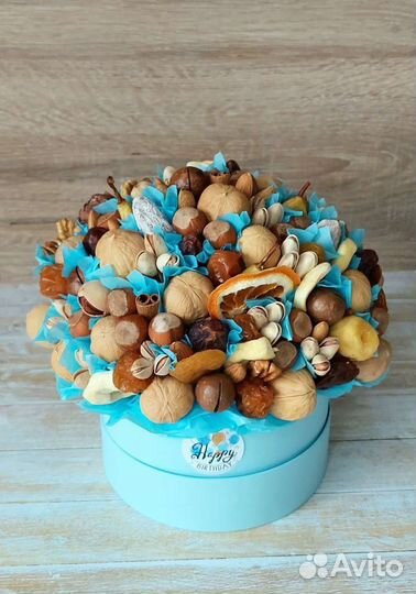 Букет из орехов, сухофруктов