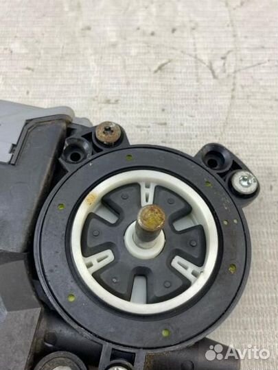 Мотор стеклоподъемника задний правый Peugeot 307