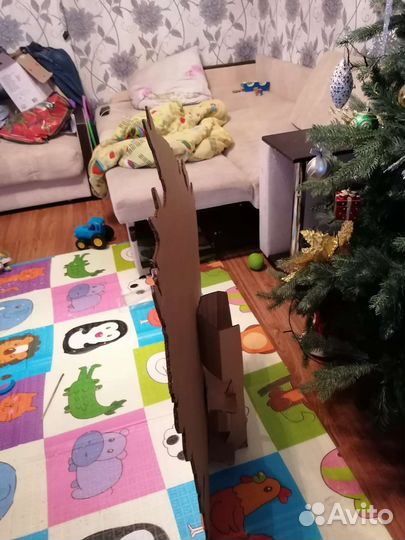 Фигура из картона синий трактор