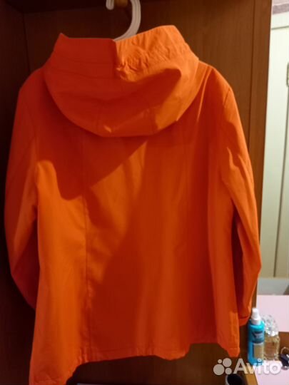 Ветровка женская