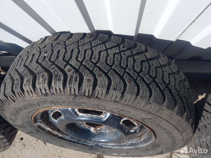 Goodyear UltraGrip 500 175/70 R13 T