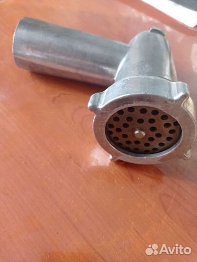 Электромясорубка бытовая шнековая