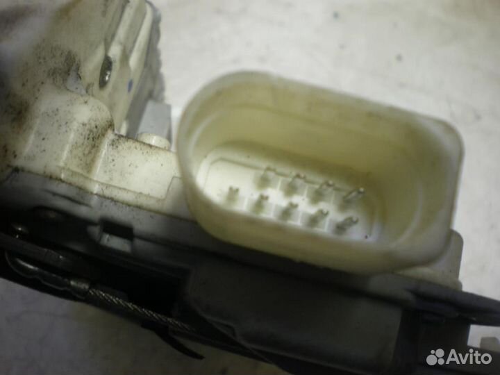 Замок двери передней правой Volkswagen Passat