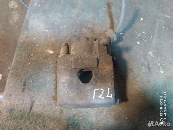 Суппорт левый Golf 2