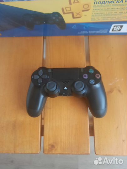 PlayStation 4 Slim 500 Gb + 2 геймпада + Uncharted