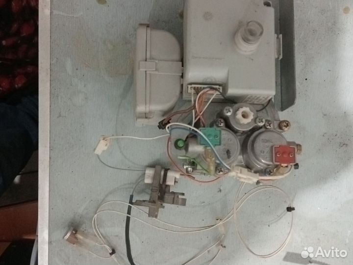 Газовый клапан и автоматика колонки Bosch Junkers