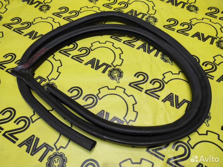 Уплотнитель проема двери передний левый Nissan