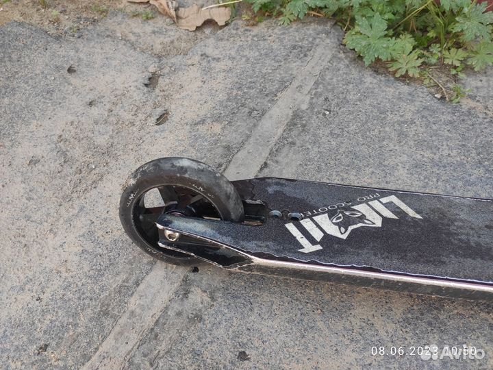 Продается трюковой самокат Limit LMT 60