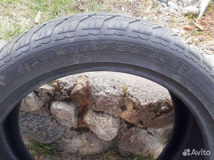 Goodyear UltraGrip 275/40 R20 102H