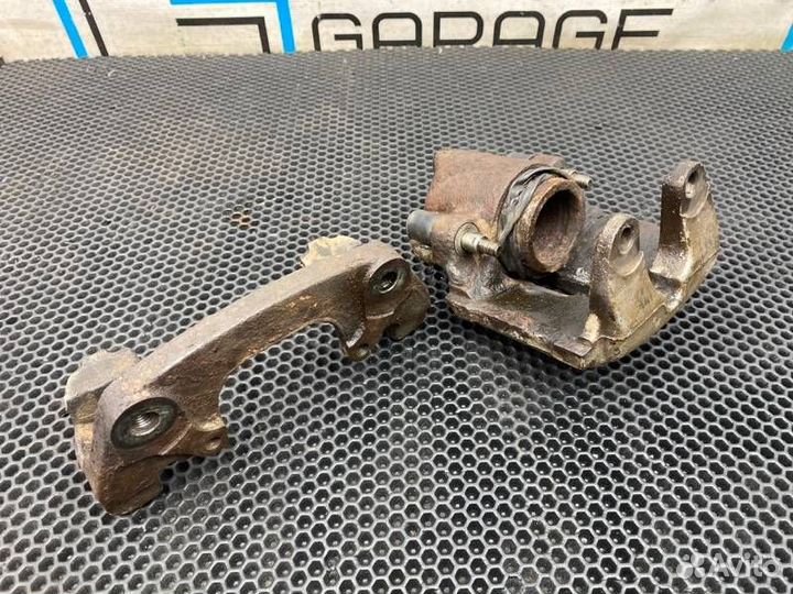 Суппорт передний правый Land Rover Range Rover 3