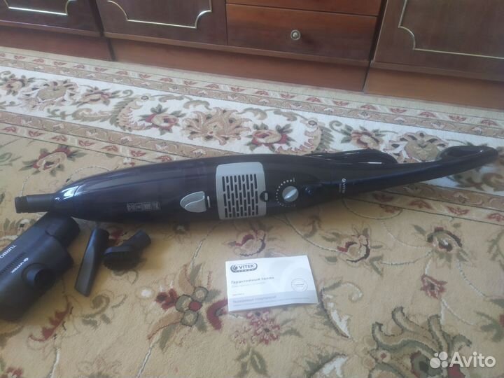 Вертикальный пылесос Vitek VT-8104 BK