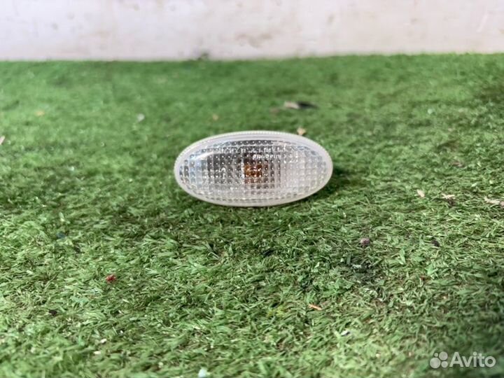 Повторитель в крыло Mazda 3 хетчбек Z6 2008