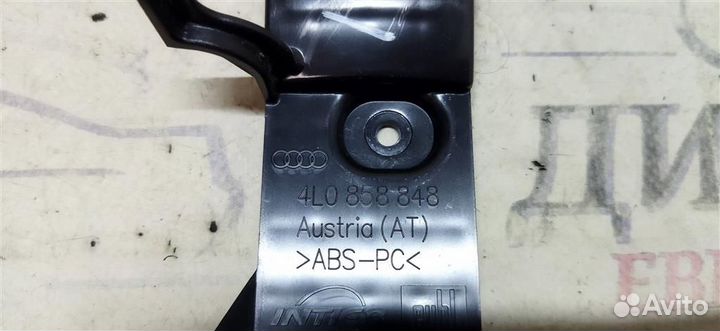 Кронштейн (сопут. товар) Audi Q7 2005