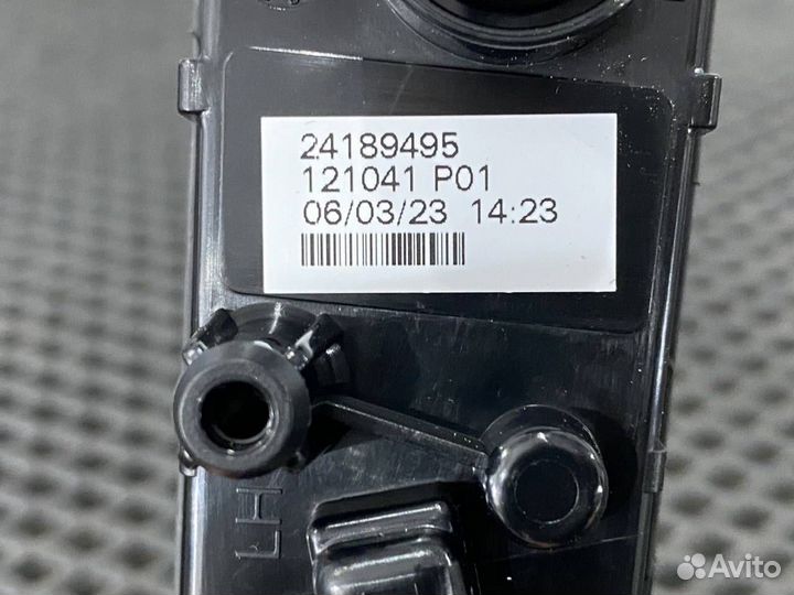 Поворотник левый Volvo FH5 84389663