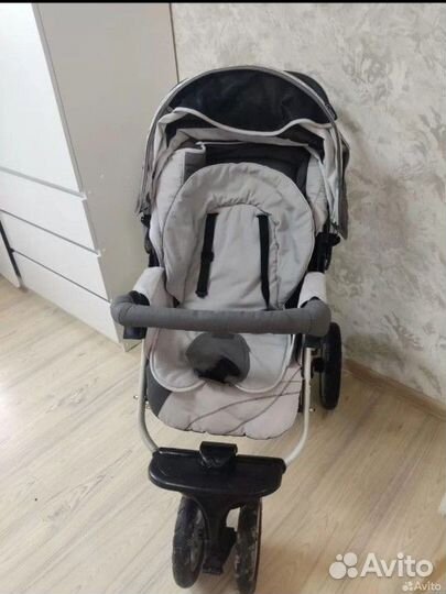 Прогулочная коляска с надувными колесами