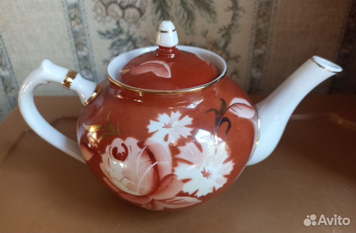 Чайник Цветы, роза на Красном крытье. барыня дз Ду