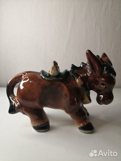 Три фарфоровые статуэтки