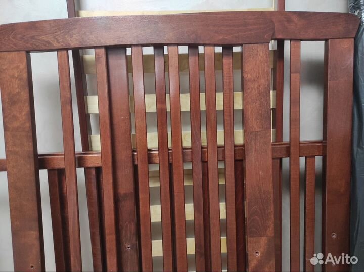 Кровать детская с маятниковым механизмом