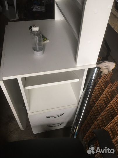 Маникюрный стол