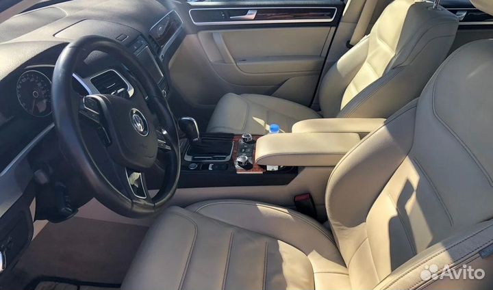 Комплект пола и потолка бежевого цвета Touareg NF