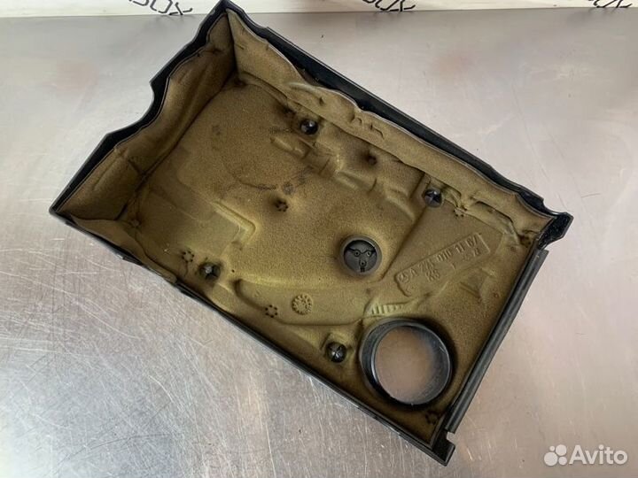 Декоративная крышка двигателя Mercedes C-Class