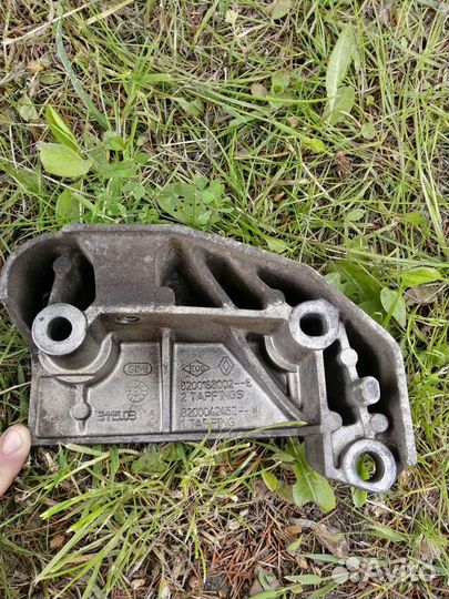 Кронштейн верхней подушки двигателя, меган 2