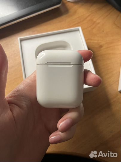 Беспроводные наушники apple airpods 2/1
