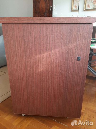 Продам швейную машинку Чайка