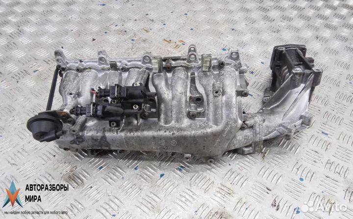 Коллектор впускной Opel Astra J 2010