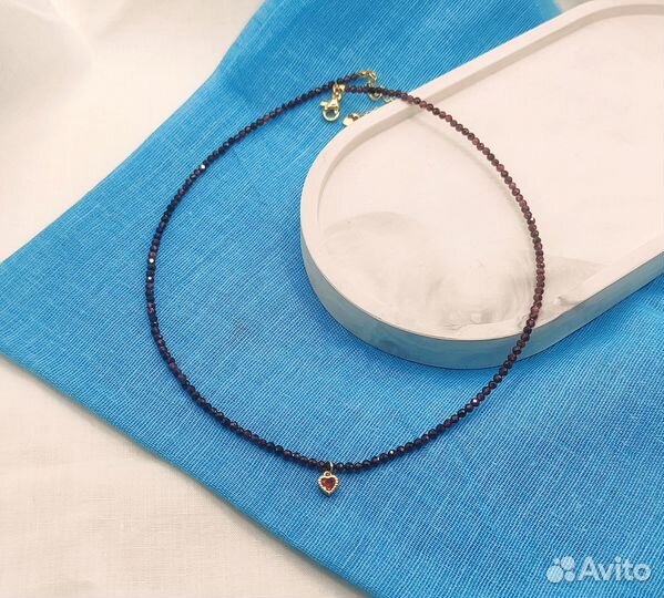 Чокер ручной работы с гранатом и подвеской