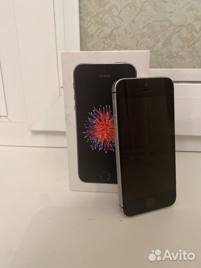 Телефон iPhone se 2016