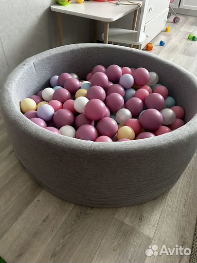 Сухой бассейн с шариками