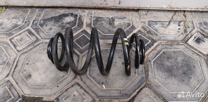 Пружина задняя Renault Traffic Opel Vivaro 2014