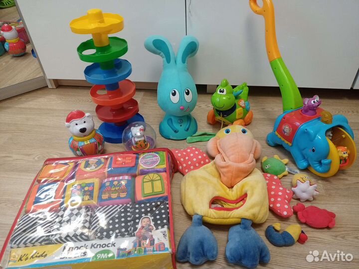 Фирменные игрушки пакетом