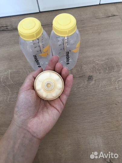 Молокоотсос medela 2 бутылочки,смарт соска