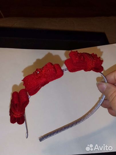 Ободок на девочку с тремя бордовыми бантиками