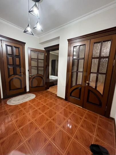 2-к. квартира, 80 м², 8/9 эт.