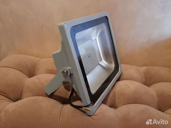Прожектор светодиодный уличный