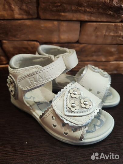 Сандалии для девочки