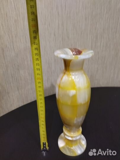 Интерьерная ваза из оникса