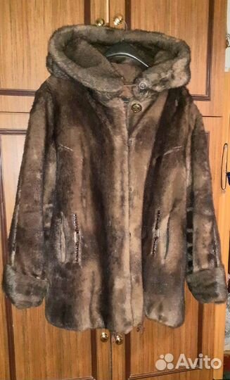 Шуба с капюшоном из искуственного меха 52 размер