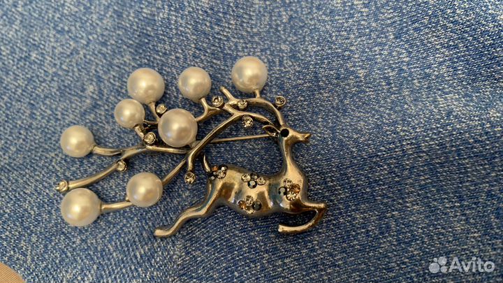 Брошь олень