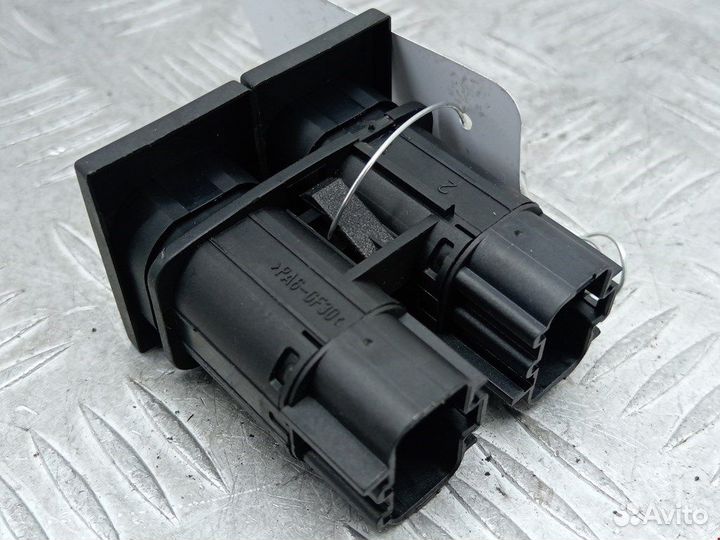 Кнопка аварийной сигнализации для Ford Mondeo 3