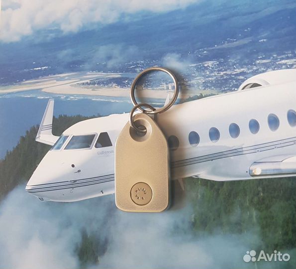 Брелок из фрагмента самолета Bombardier