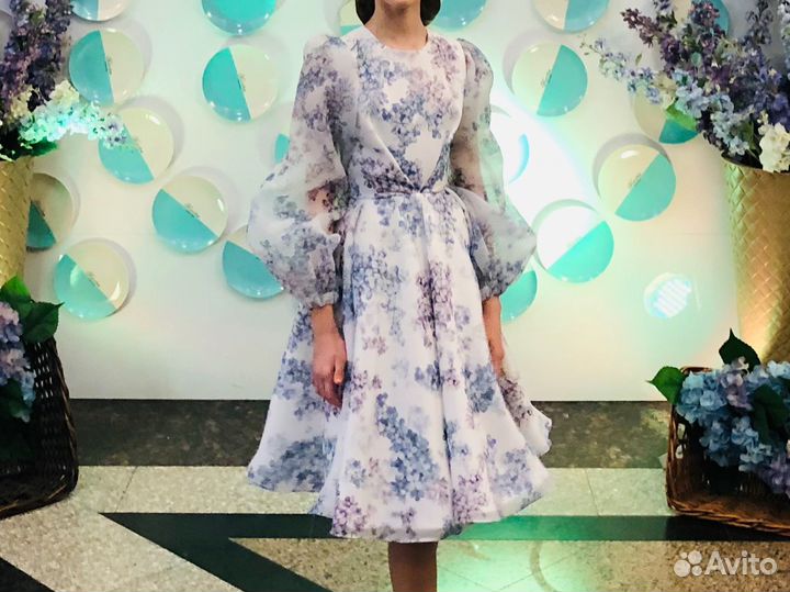 Платье из органзы с сиренью