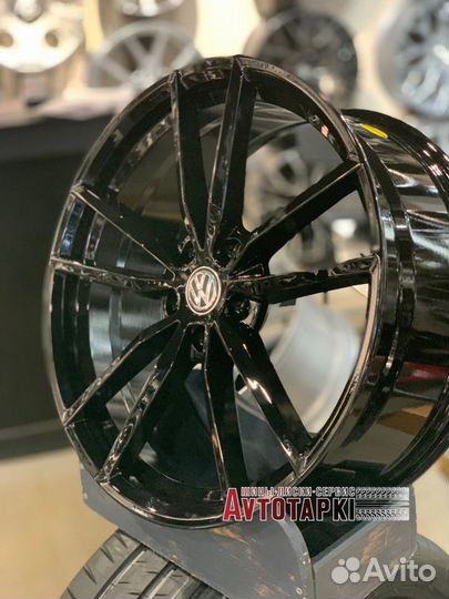 Литые диски R19 Black Pretoria VW Skoda 5/112